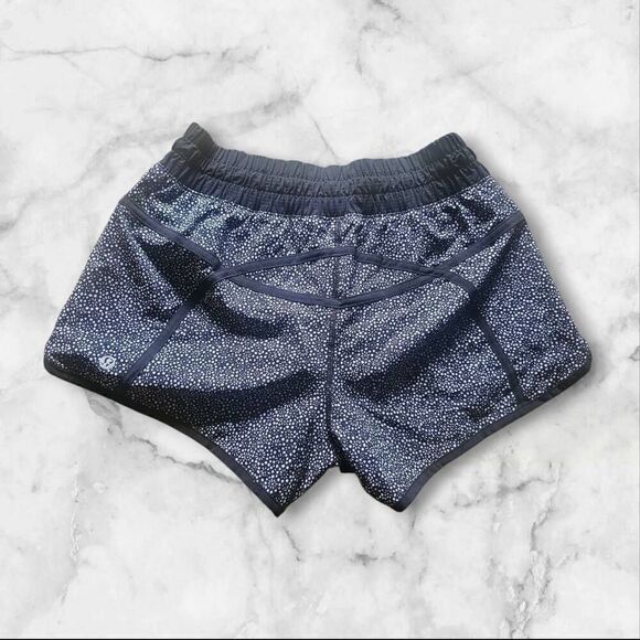 Lululemon Size 6 Tracker Shorts - Picture 2 of 4